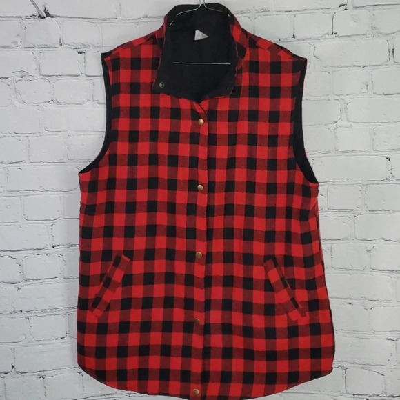 sunshine & rodeos Jackets & Blazers - Sunshine & Rodeos Red & Black Buffalo Plaid Quilted Snap Vest, Size 2xl